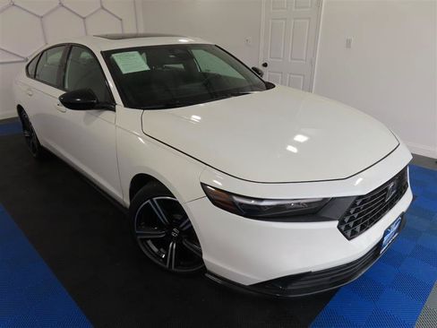 Used 2025 Honda Accord Sport image 8