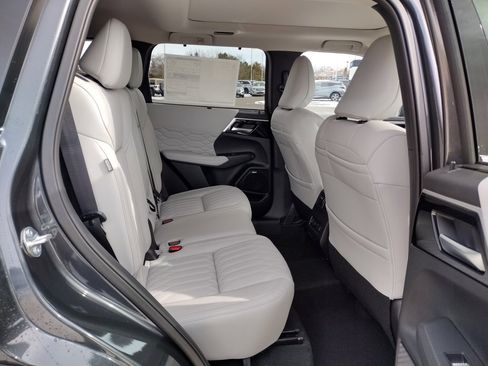 New 2026 Mitsubishi Outlander SEL image 11