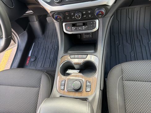 Used 2023 GMC Acadia SLE w/ Driver Convenience Package AWD/4WD image 19