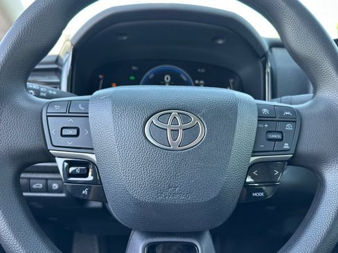 Used 2025 Toyota Camry LE FWD image 28