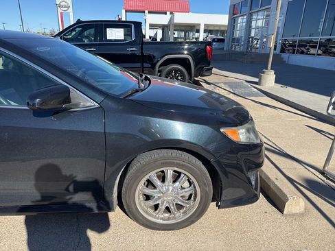 Used 2013 Toyota Camry SE image 4