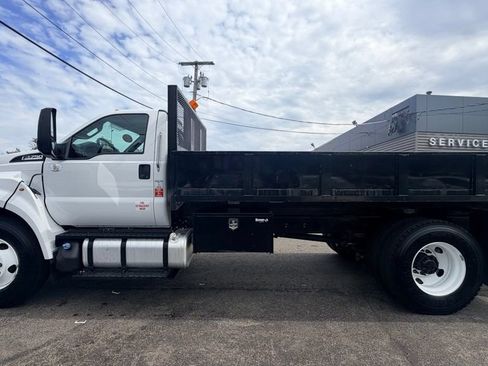Used 2022 Ford F750 2WD Regular Cab Super Duty image 5