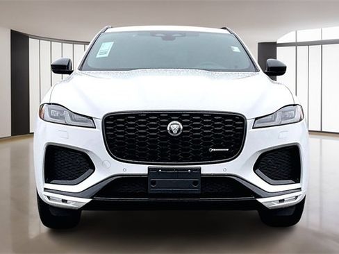 Used 2025 Jaguar F-PACE R-Dynamic S image 2