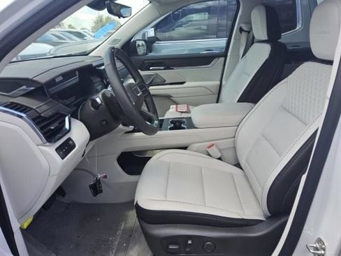 Used 2025 GMC Acadia Denali w/ Super Cruise Package FWD image 5
