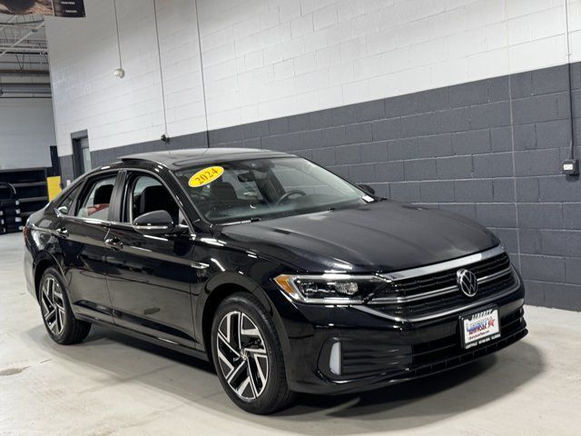 Used 2024 Volkswagen Jetta SEL FWD image 2