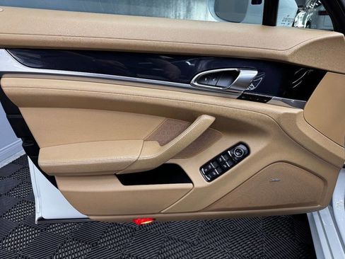 Used 2015 Porsche Panamera 4 AWD/4WD image 39