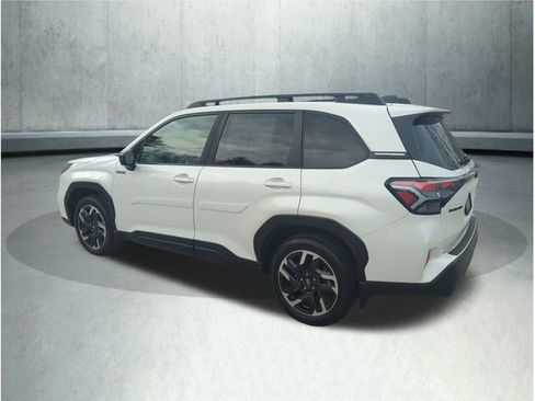 Certified 2025 Subaru Forester Premium AWD/4WD image 3