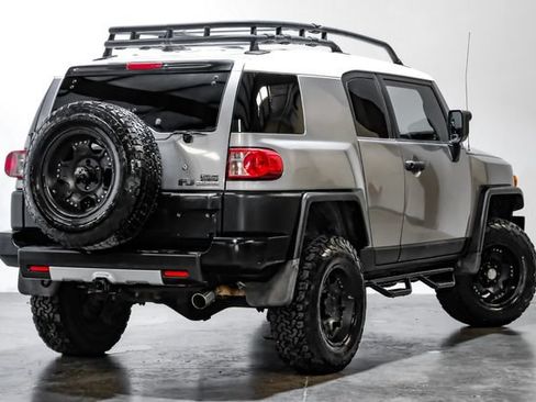 Used 2010 Toyota FJ Cruiser 2WD w/ Convenience Pkg image 10