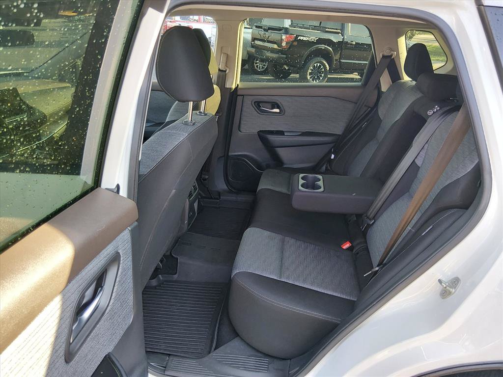Used 2023 Nissan Rogue SV AWD/4WD image 14