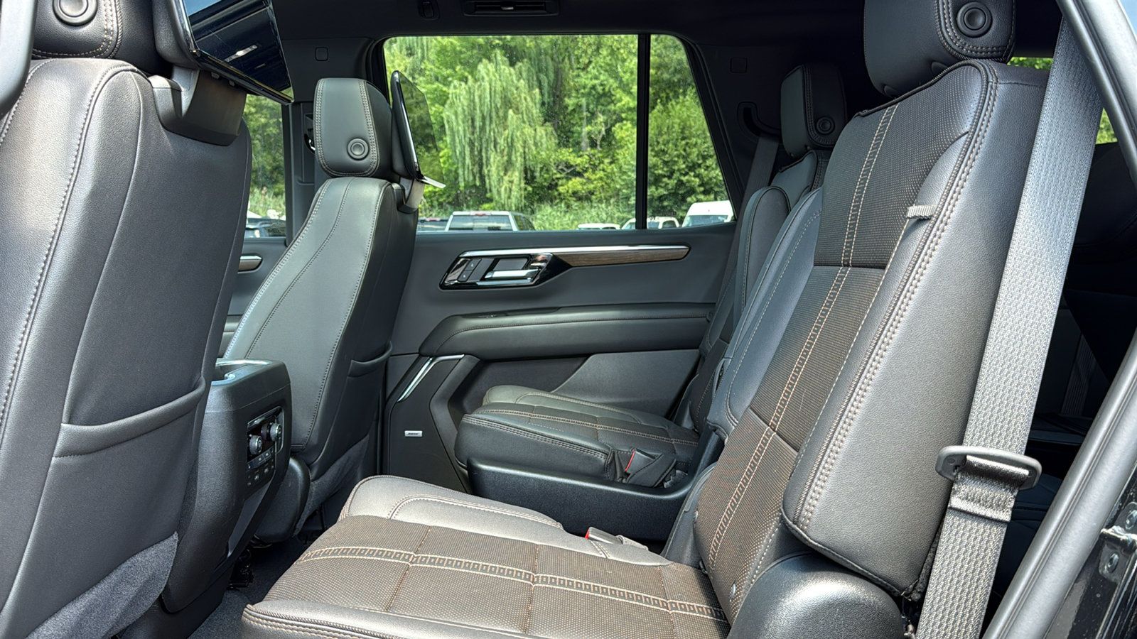 Used 2025 Chevrolet Tahoe High Country AWD/4WD image 27