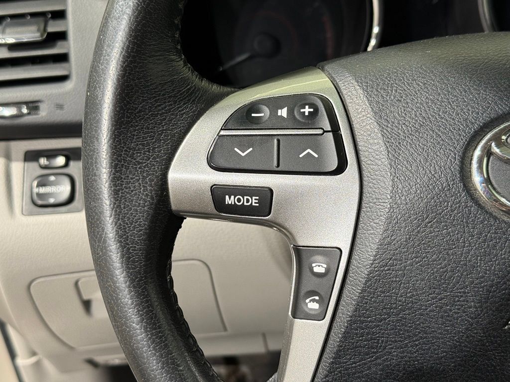 Used 2013 Toyota Highlander Limited AWD/4WD image 26