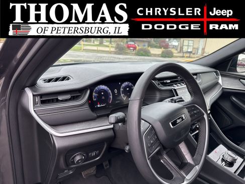 Used 2024 Jeep Grand Cherokee L Limited w/ Luxury Tech Group II AWD/4WD image 11