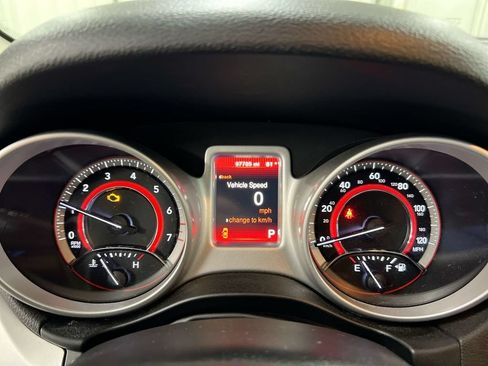 Used 2017 Dodge Journey SXT w/ Comfort/Convenience Group FWD image 12