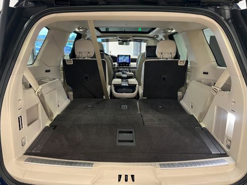 Used 2018 Lincoln Navigator Reserve w/ Technology Package image 36