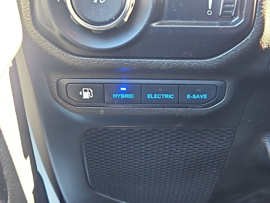 Used 2023 Jeep Wrangler Unlimited Sahara w/ Cold Weather Group AWD/4WD image 18