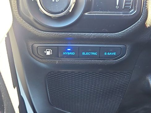 Used 2023 Jeep Wrangler Unlimited Sahara w/ Cold Weather Group AWD/4WD image 18