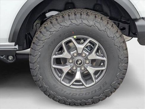 New 2025 Ford Bronco Badlands image 9