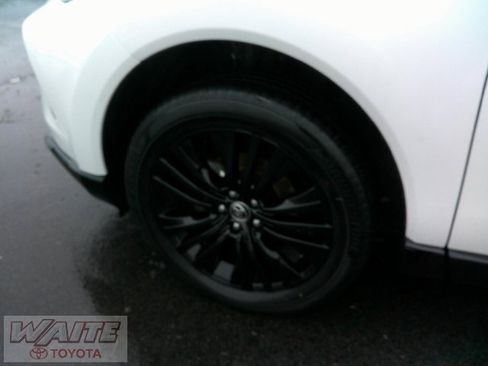 Certified 2024 Toyota Venza Nightshade image 9