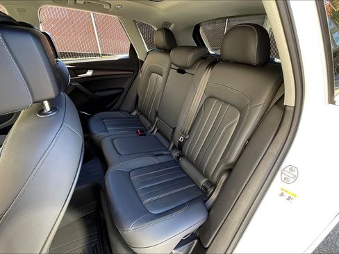 Used 2021 Audi Q5 Premium w/ Convenience Package image 25