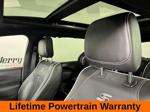 Used 2025 Chrysler Pacifica Limited image 11