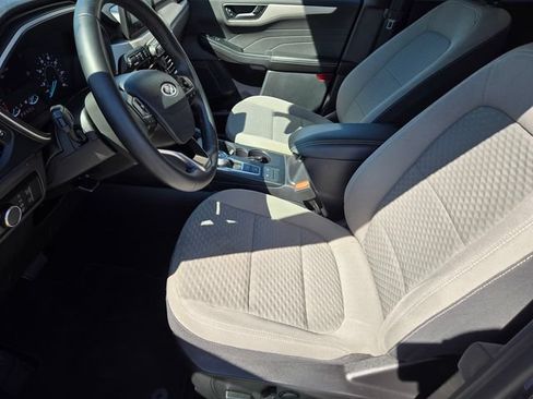 Certified 2022 Ford Escape SE w/ SE Sport Appearance Package FWD image 16