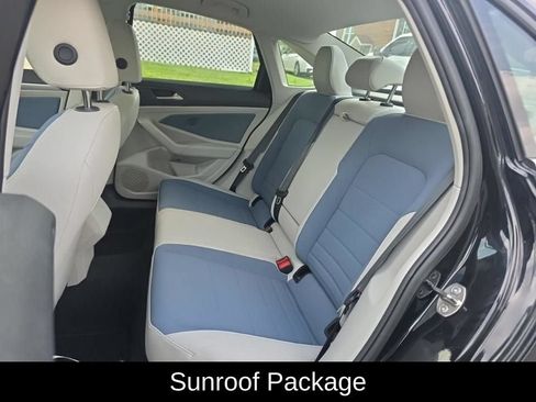 Used 2025 Volkswagen Jetta SE w/ Sunroof Package FWD image 7