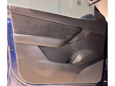 Used 2022 Tesla Model Y Long Range image 12