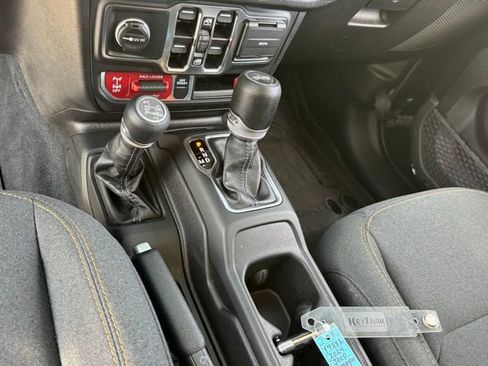 Used 2024 Jeep Wrangler Unlimited image 24