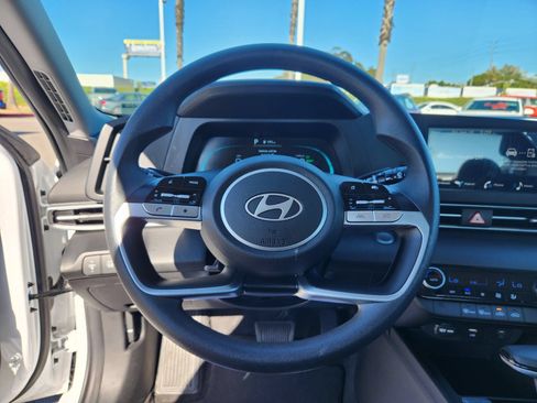 Used 2025 Hyundai Elantra Hybrid FWD image 14