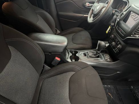 Used 2020 Jeep Cherokee Latitude FWD image 30