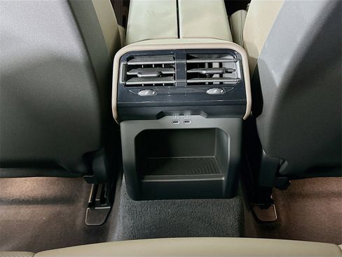 Used 2024 BMW 530i xDrive w/ Convenience Package image 26