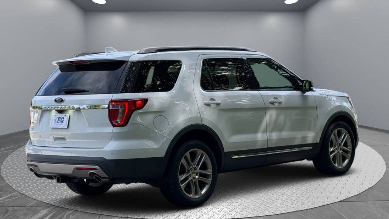 Used 2017 Ford Explorer XLT w/ Equipment Group 202A FWD image 6
