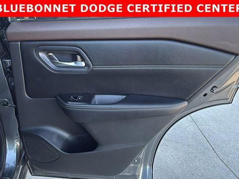 Used 2023 Nissan Rogue SL w/ SL Premium Package image 27