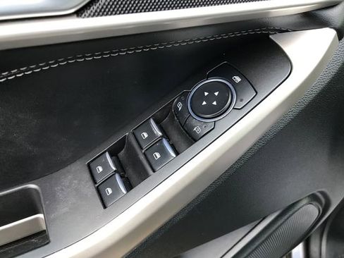 Used 2023 Ford Explorer XLT image 5