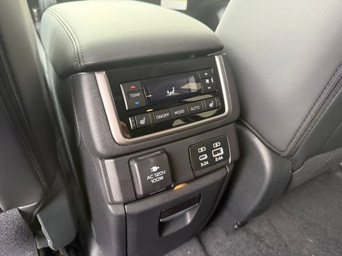 Used 2026 Subaru Ascent Touring AWD/4WD image 25