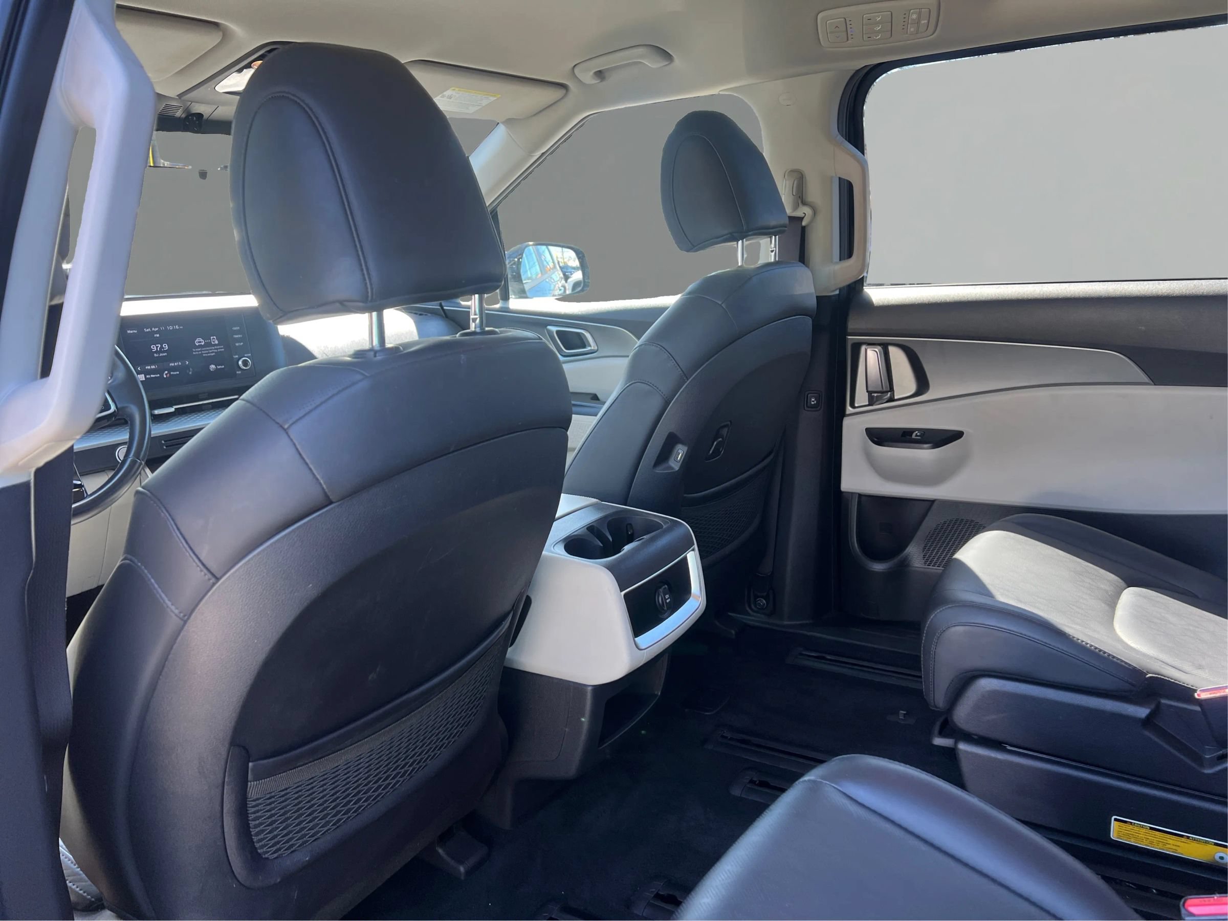Used 2022 Kia Carnival LX FWD image 10