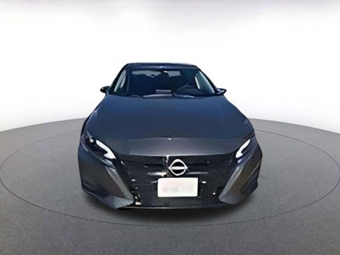 Used 2025 Nissan Altima 2.5 SV image 2