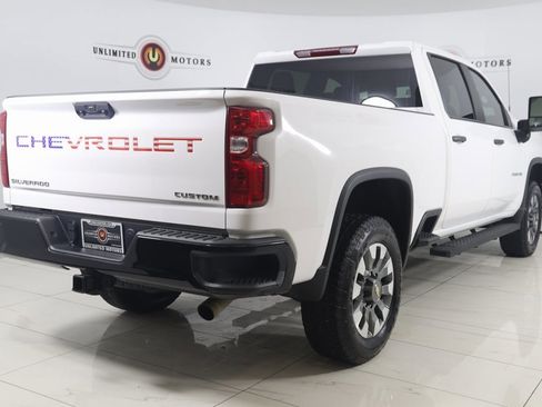 Used 2024 Chevrolet Silverado 2500 Custom w/ Custom Convenience Package image 3