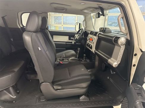 Used 2013 Toyota FJ Cruiser 4WD w/ Upgrade Pkg image 23