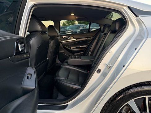 Used 2020 Nissan Maxima 3.5 SV w/ Floor Mat Group FWD image 12