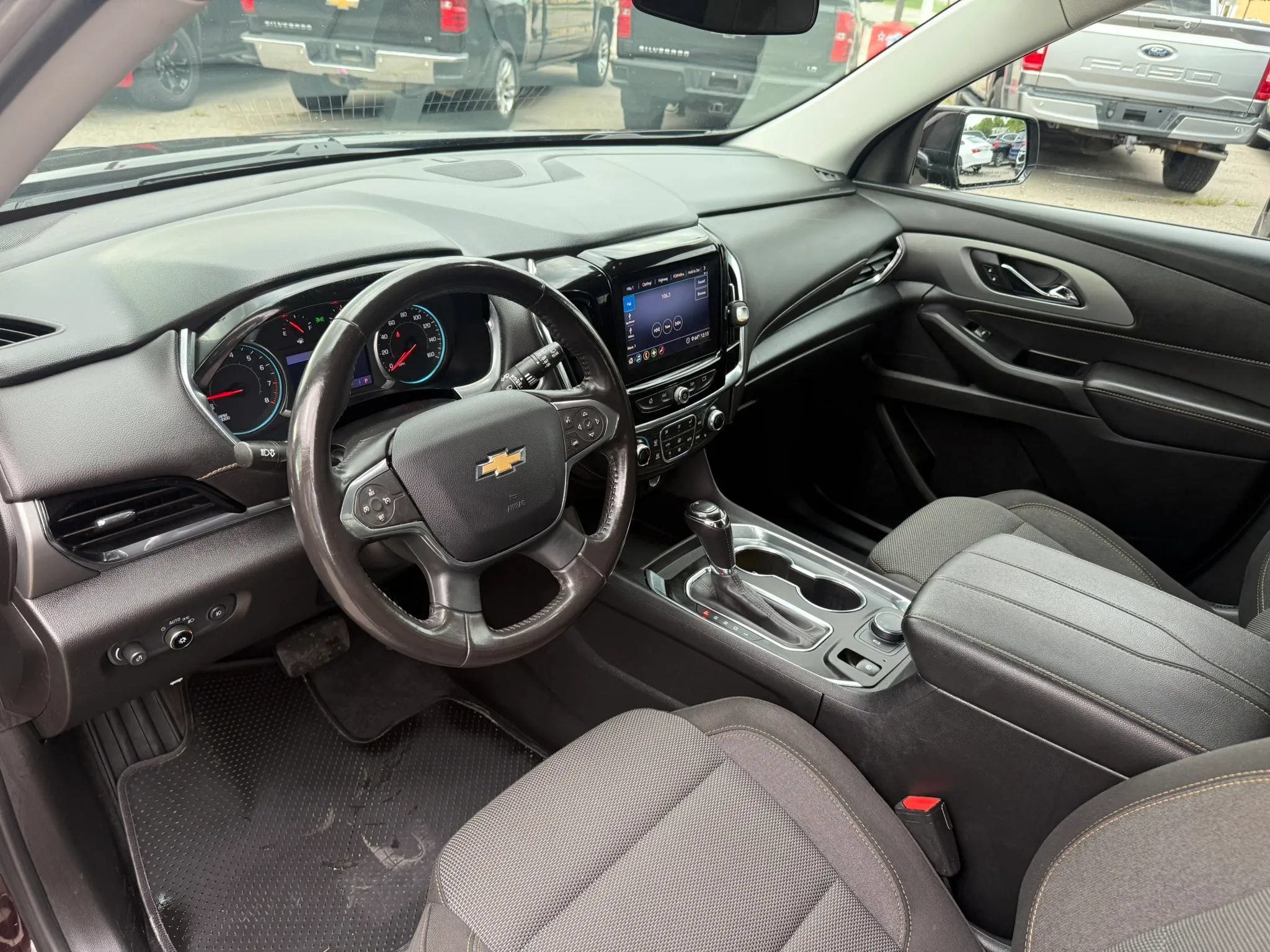 Used 2020 Chevrolet Traverse LT FWD image 17