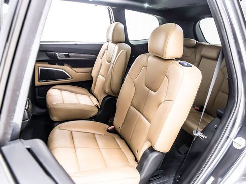 Used 2022 Kia Telluride SX w/ Towing Package FWD image 31