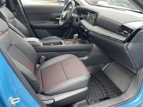 Used 2025 Nissan Kicks SR image 31