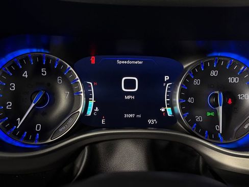 Used 2025 Chrysler Pacifica Select FWD image 19