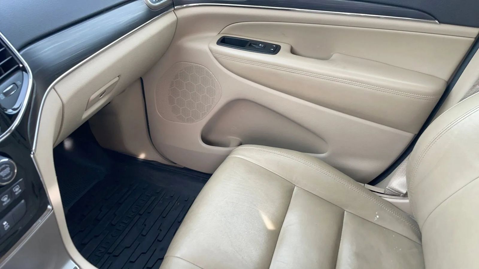 Used 2019 Jeep Grand Cherokee Limited AWD/4WD image 22