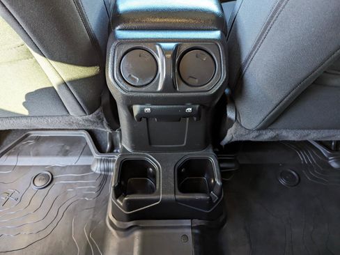 Used 2022 Jeep Wrangler Unlimited Sport image 38