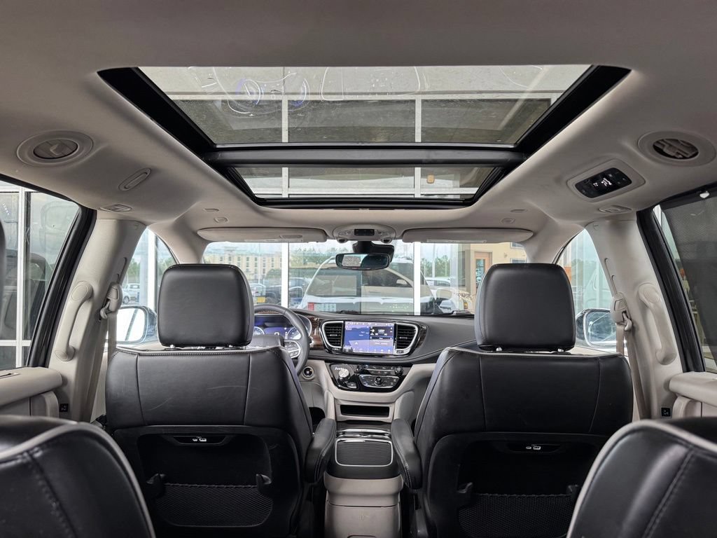 Used 2023 Chrysler Pacifica Limited FWD image 4
