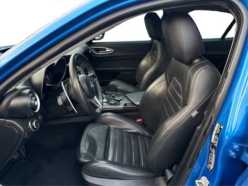 Used 2017 Alfa Romeo Giulia Ti w/ TI 19" Sport Package image 9