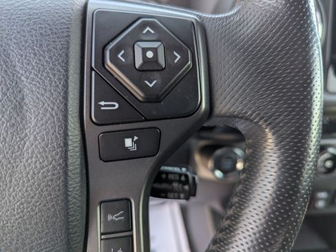 Used 2018 Toyota Tacoma TRD Off-Road w/ Technology Package AWD/4WD image 17
