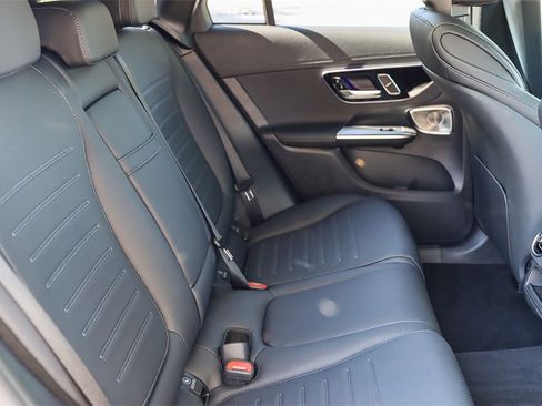 Used 2024 Mercedes-Benz GLC 300 4MATIC image 16